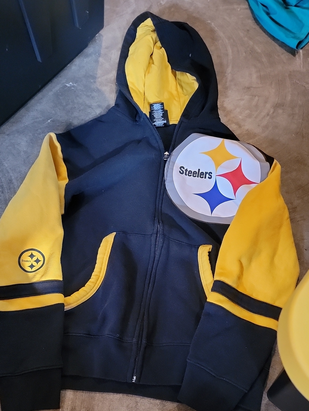 Youth XL Pittsburgh Steelers Zip Up Hoodie